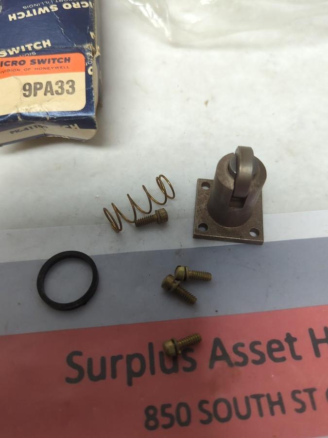 HONEYWELL,9PA33,MICRO SWITCH ROLLER ACTUATOR NOS