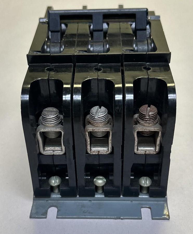 Used HEINEMANN,CF3-Z60-3,LOAD CENTER CIRCUIT BREAKER 135AMPS 240V AC 3POLE