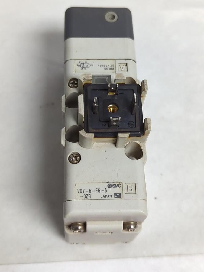Used SMC,VQ7-6-FG-S-3ZR,PNEUMATIC SOLENOID VALVE PRE-OWNED