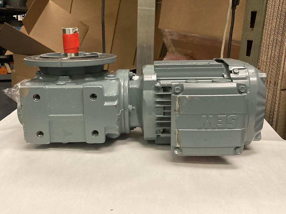 Used Sew-Eurodrive,SF47 DRN80MK4,Gearmotor Ratio 17.62  1435/81 RPM  220-240V