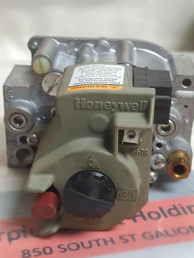 HONEYWELL,VR8200A2009,PILOT GAS VALVE 24V 80HZ 5A NOS