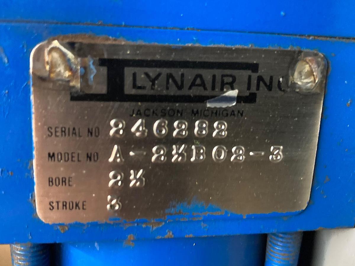 Used Lynair,A-2-1/4B02-3,Pneumatic Cylinder Bore 2 1/4 Stroke 3