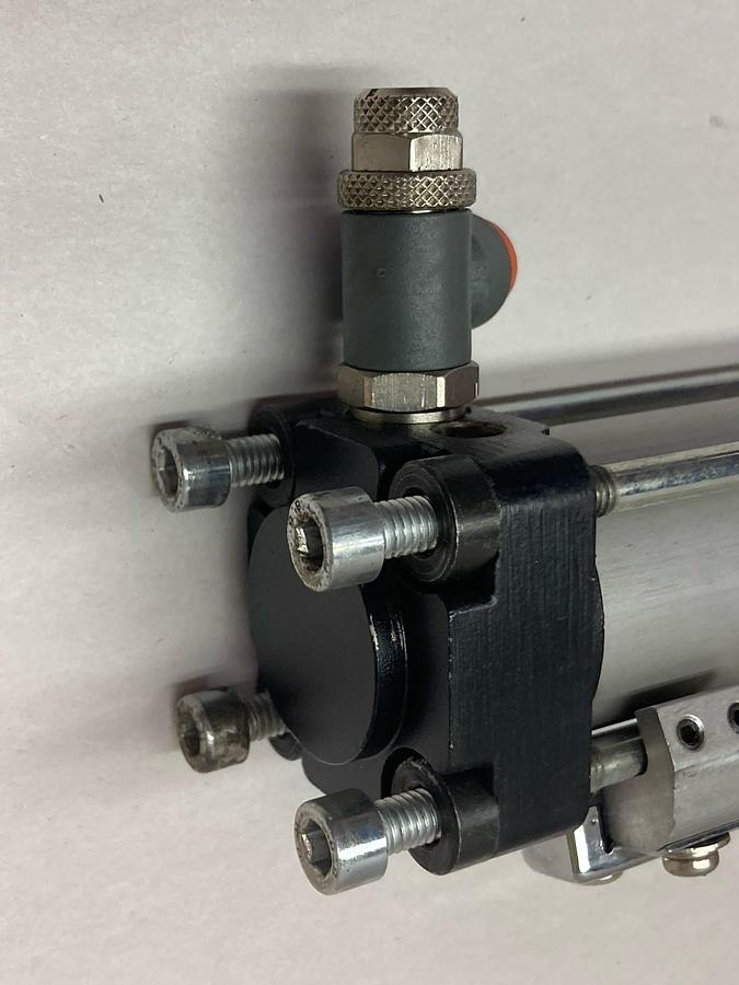 SMC,C92SDB32-125,Pneumatic Cylinder 10 BAR (1 MPa)