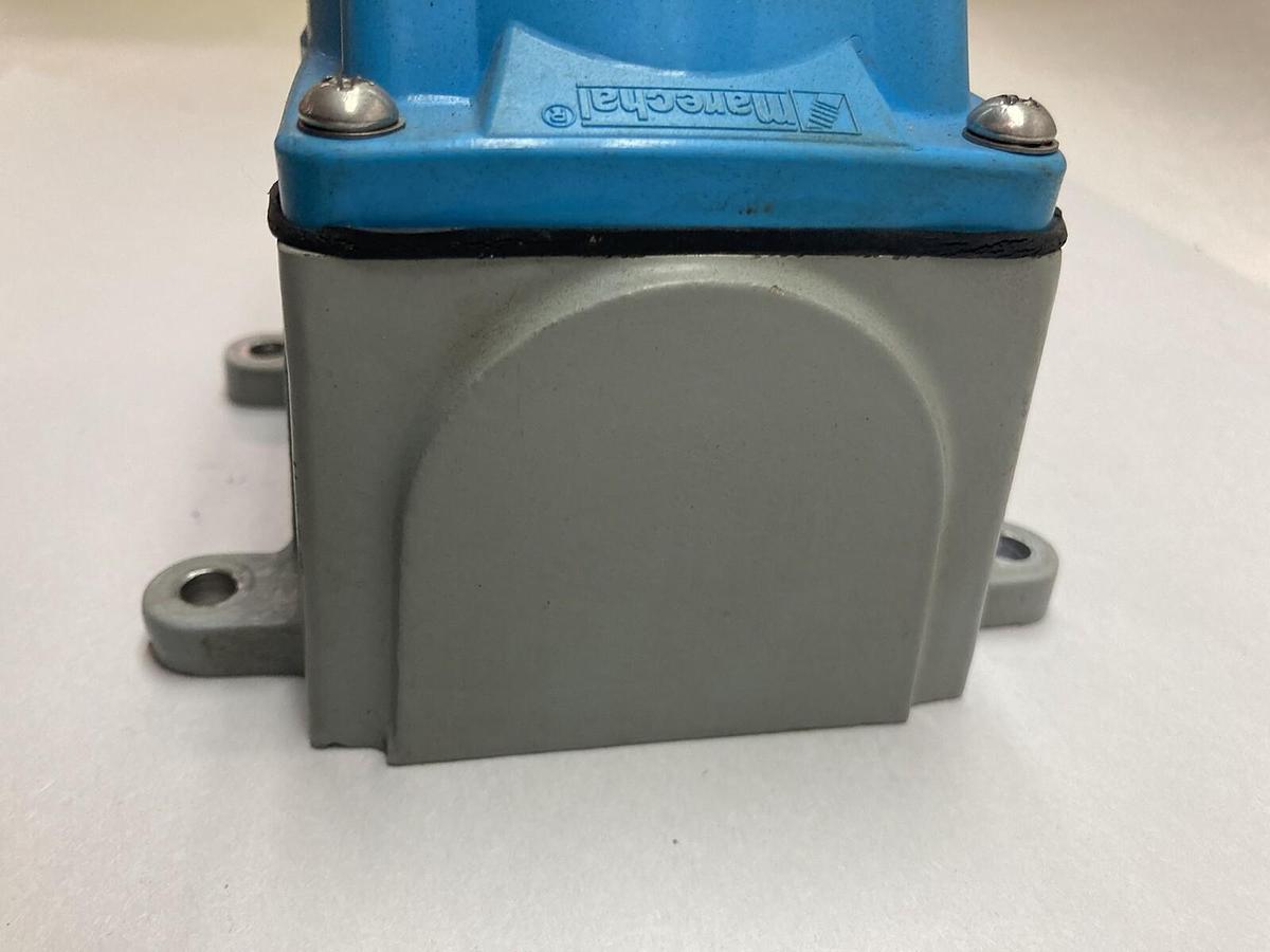 Used Melltric,33-38043 DS30,Disconnect Switch Recepticle 30A 480Vac