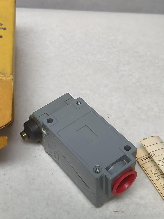 SQUARE D,B54G,TURRET HEAD LIMIT SWITCH SERIES A CLASS 9007 NOS