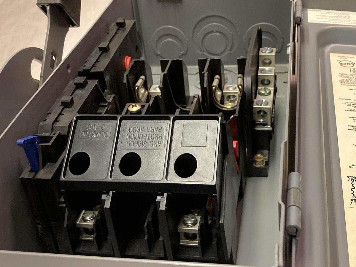 Square D,D222N,Fusible Safety Switch 60A 240vac