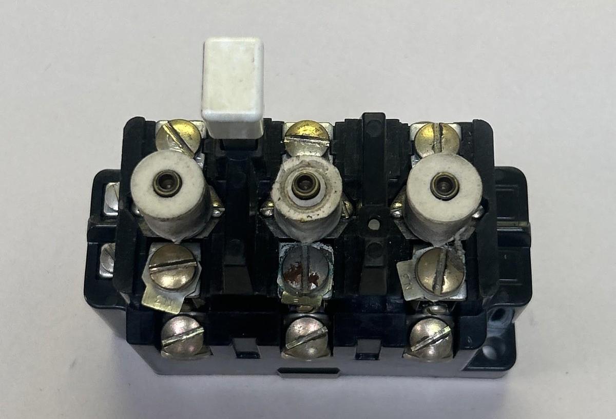 Used ALLEN BRADLEY,815-B0V16,OVERLOAD RELAY 600V