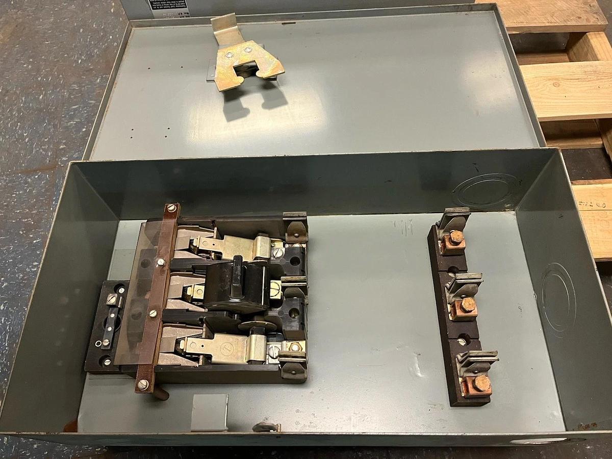 Used WESTINGHOUSE,DE-ION SWITCH BUSWAY BUS PLUG 200AMP 480/277V 3PH see desc