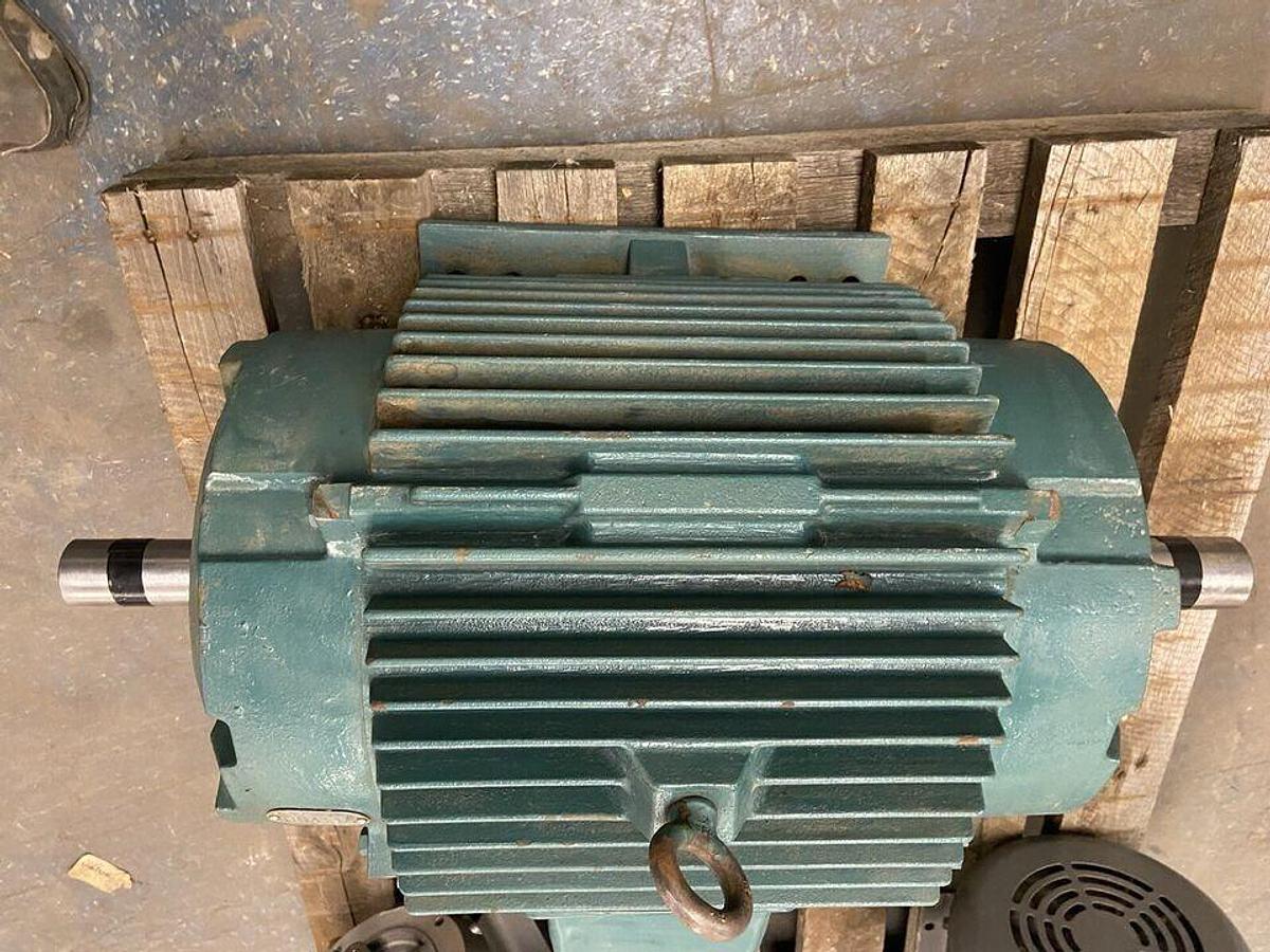 Used Reliance,B373674-010,Dual Shaft Motor 15Hp 865RPM 230/460V Frame 286T