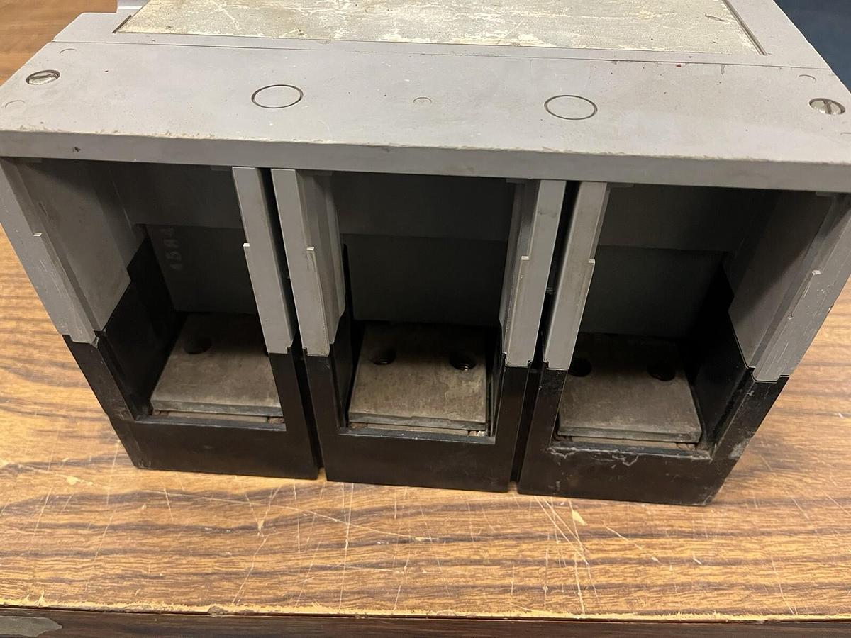 Used SIEMENS,MD63F800,CIRCUIT BREAKER 800A 600V MD6 3P