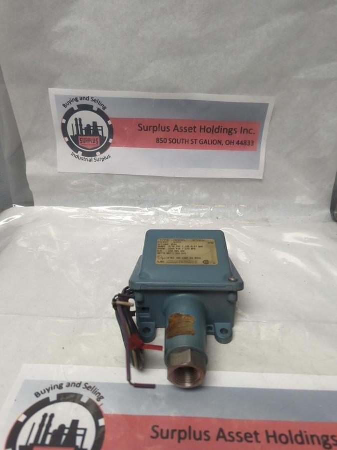 Used UNITED ELECTRIC,H100 490,DIFFERENTIAL PRESSURE SWITCH 15A 480VAC PRE-OWNED