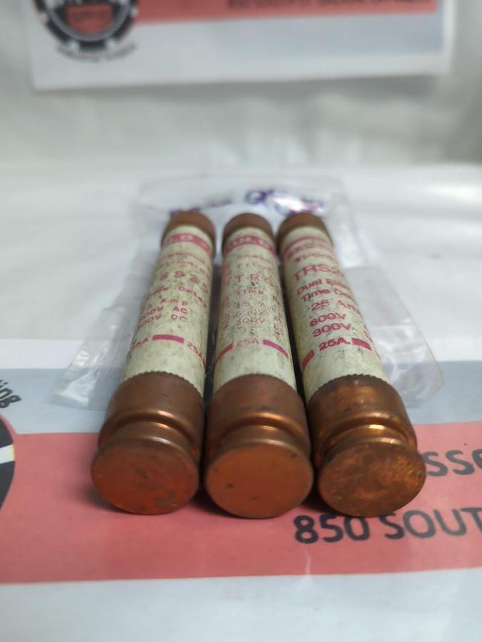 Used GOULD SHAWMUT,TRS-25R,TRI-ONIC 25 AMP FUSE LOT OF 3 PRE-OWNED