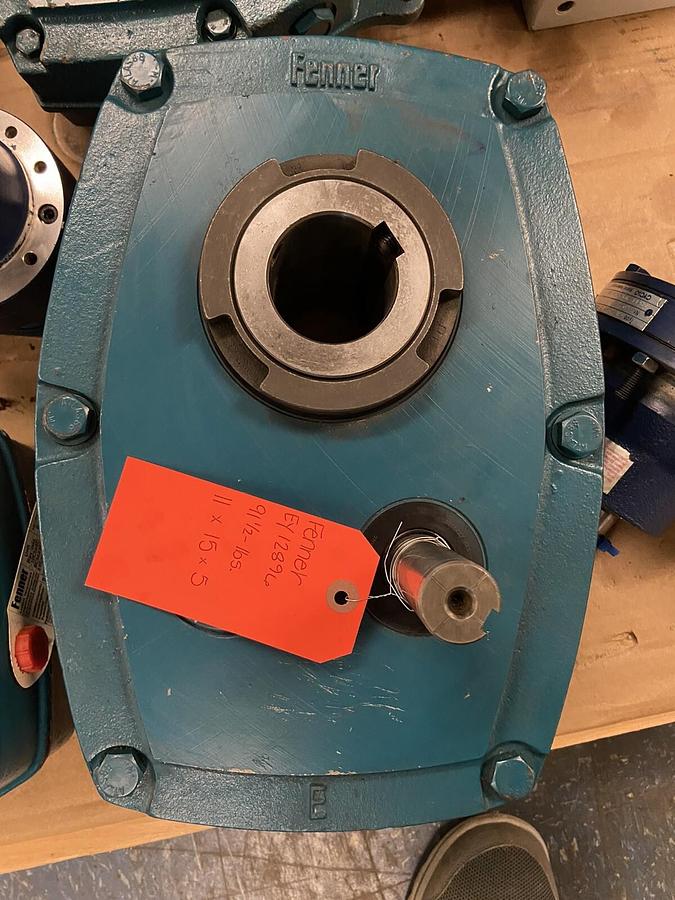 Fenner,SIZE E,Shaft Mounted Speed Reducer Ratio 13:1 Shaft 1 IN Bore 2-1/8 IN