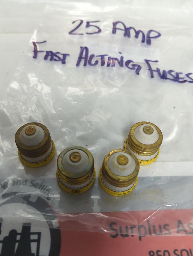 Used UNBRANDED,25 AMP,SCREW IN FUSE FAST ACTING 25 AMP LOT OF 4 PRE-OWNED