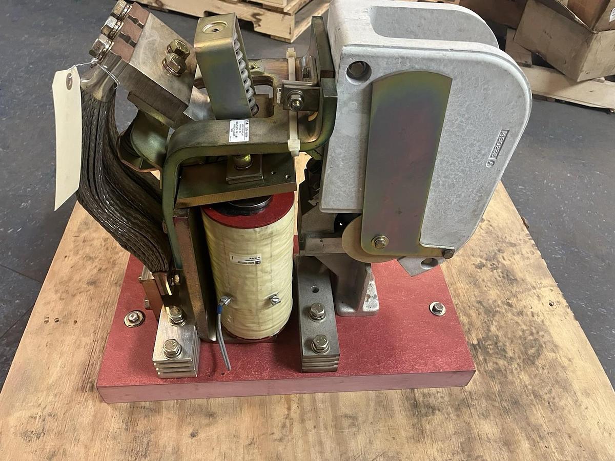 CUTLER HAMMER,MD910,DC CONTACTOR 2500 AMP 857D509G02 COIL 125VDC