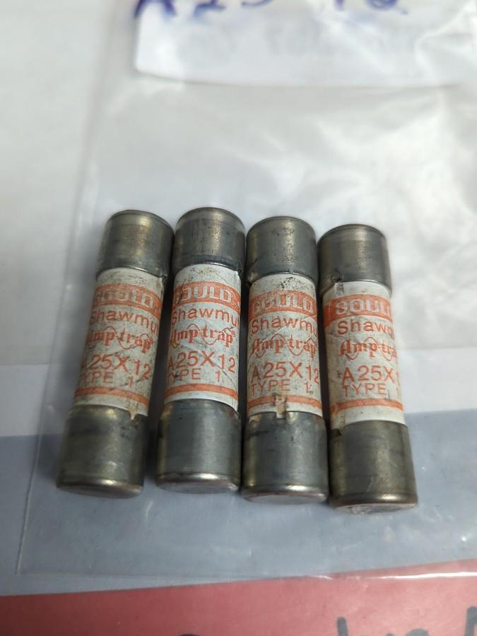 Used GOULD SHAWMUT,A25X12,AMP-TRAP 12 AMP FUSE LOT OF 4 PRE-OWNED