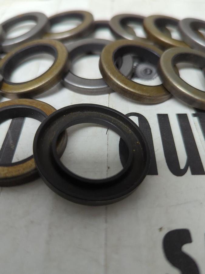 THOMSON,S-1000 IN,1 IN 1.567 IN OIL SEALS LOT OF 22 NOS