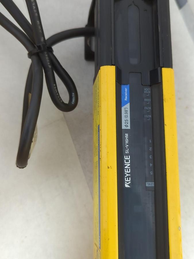 Used KEYENCE,SL-V44-HM-R/SL-V16-HM-R,SAFETY LIGHT CURTAIN RECIEVER PAIR PRE-OWNED