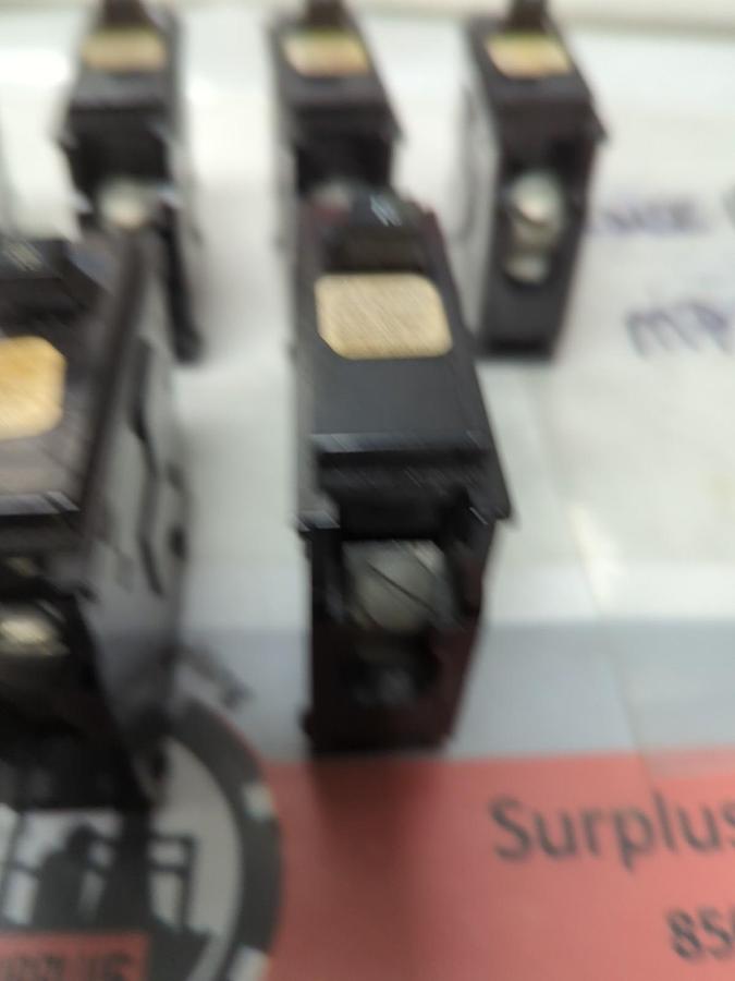 Used CROUSE HINDS,MP115,CIRCUIT BREAKER 1-POLE 15 AMP LOT OF 6 PRE-OWNED