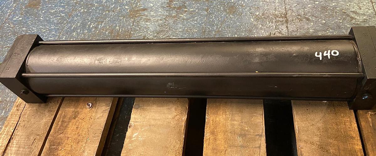 Used Parker,05.00 CBC-2AUS44AC 30.000,Cylinder 5 INCH Bore 30 INCH Stroke New Seals