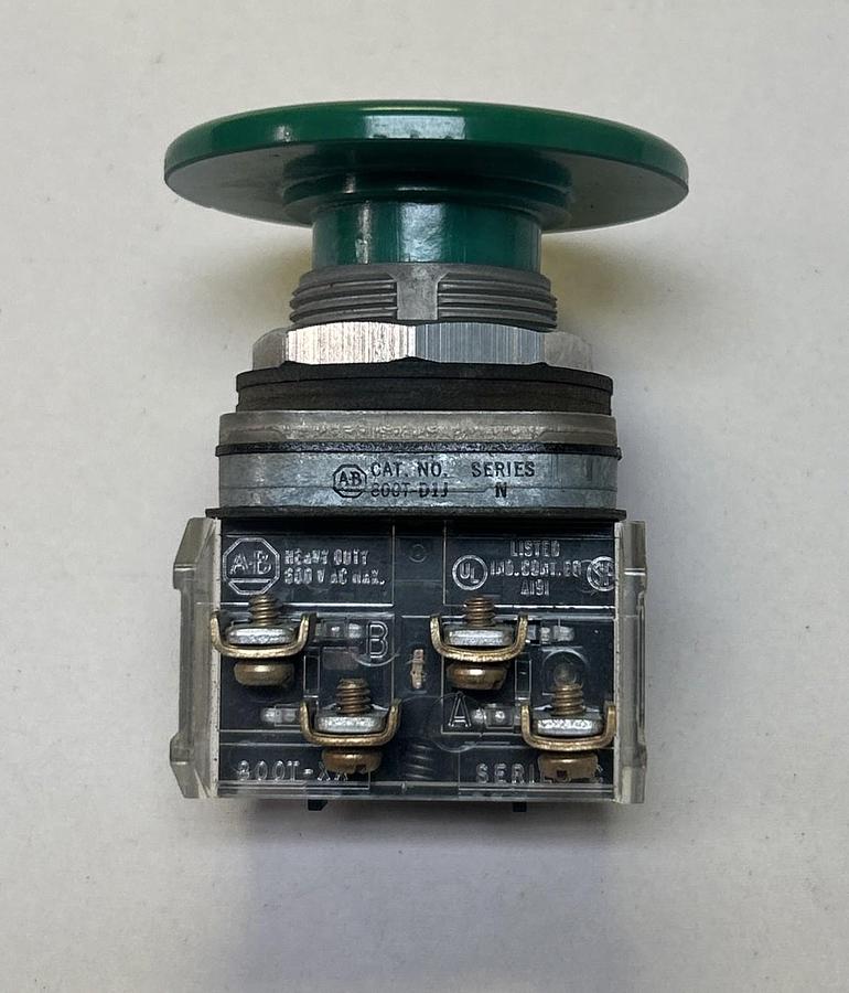 ALLEN BRADLEY,800T-D1J,GREEN PUSH BUTTON NOS