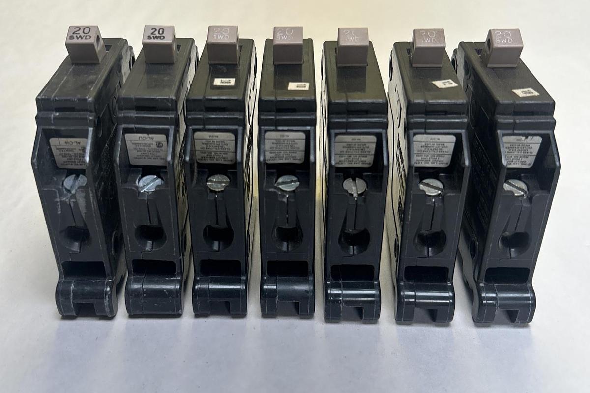 Used CUTLER-HAMMER,CH120,CIRCUIT BREAKER 20A 120/240V 1P LOT OF 7