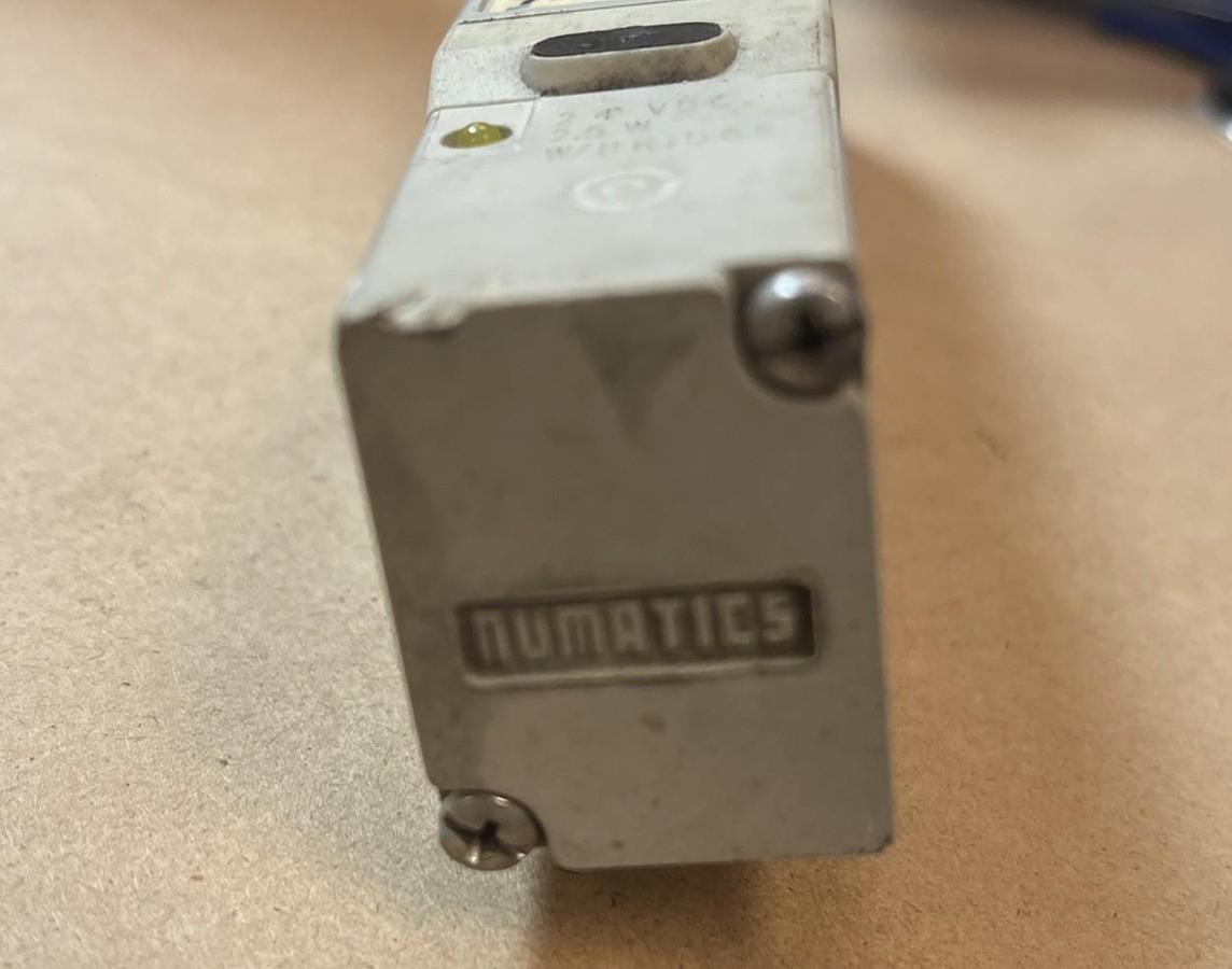 Used NUMATICS,123BB5Z2MN00061,Pneumatic Solenoid Pilot Valve 24VDC