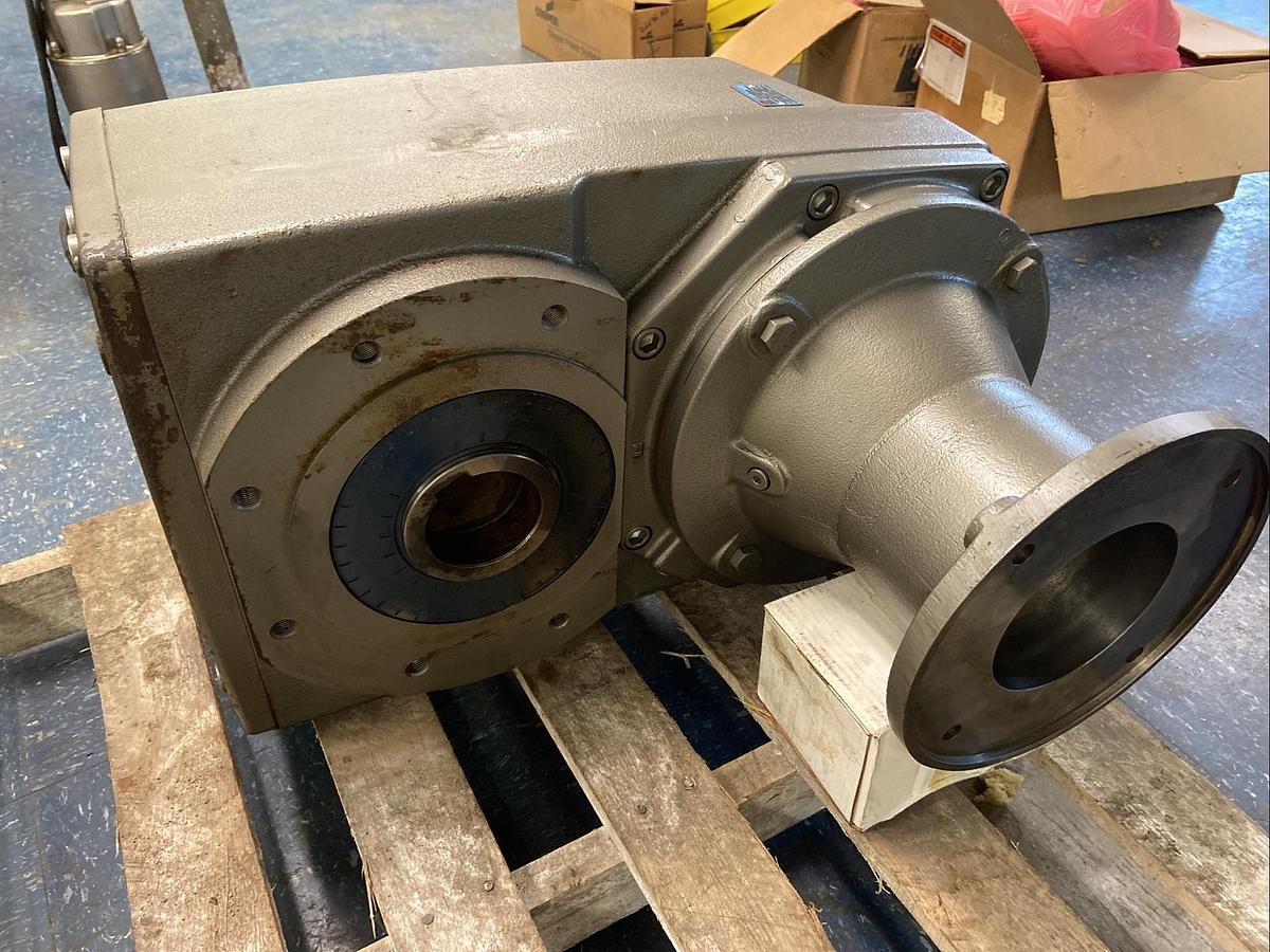 Used Nord Gear,7282AZ-N280TC,Gear Reducer Ratio 45.67 Torque 51410Lbs-In Speed 38RPM