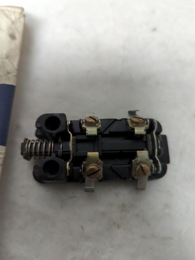 GENERAL ELECTRIC,4986984G011,SWITCH 600V CR9440 NOS