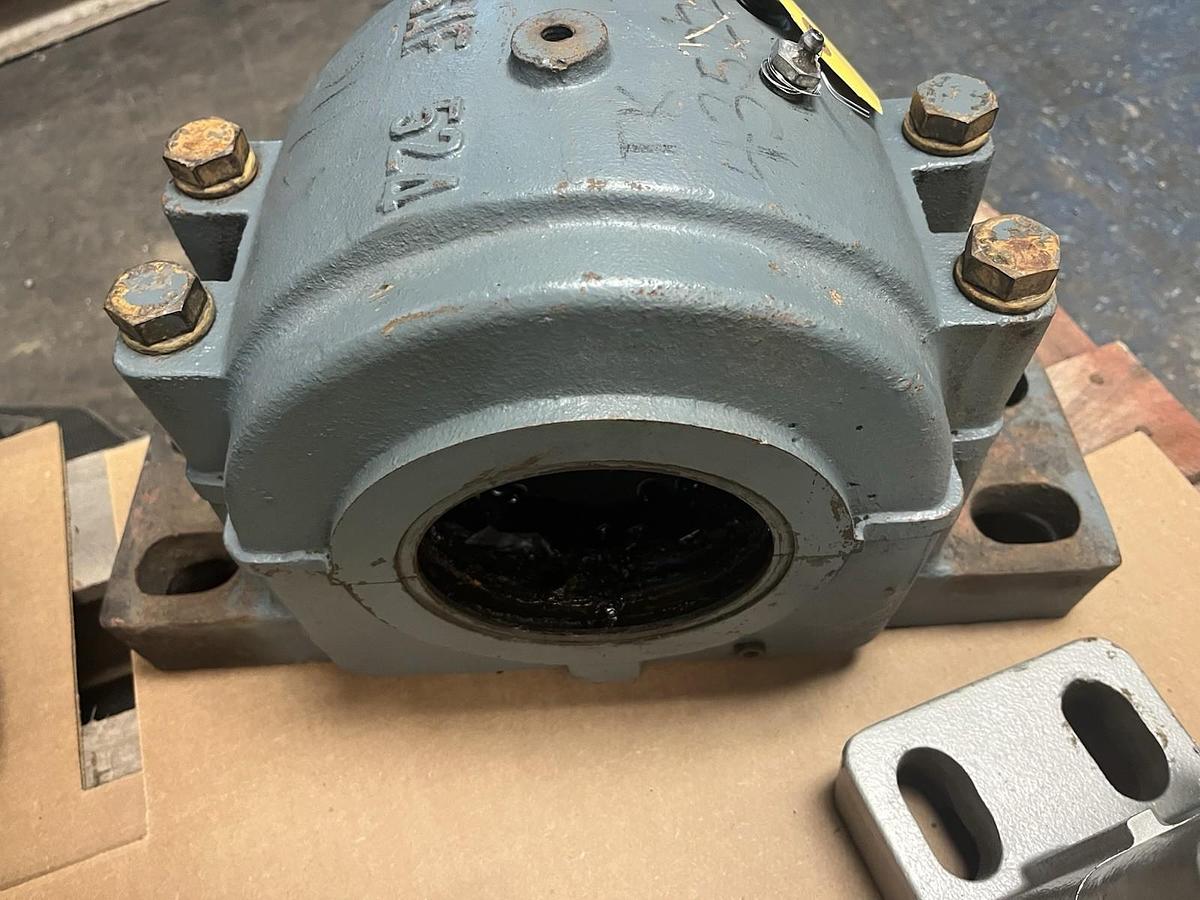 Used FAG,SAF-524,PILLOW BLOCK BEARING HOUSING
