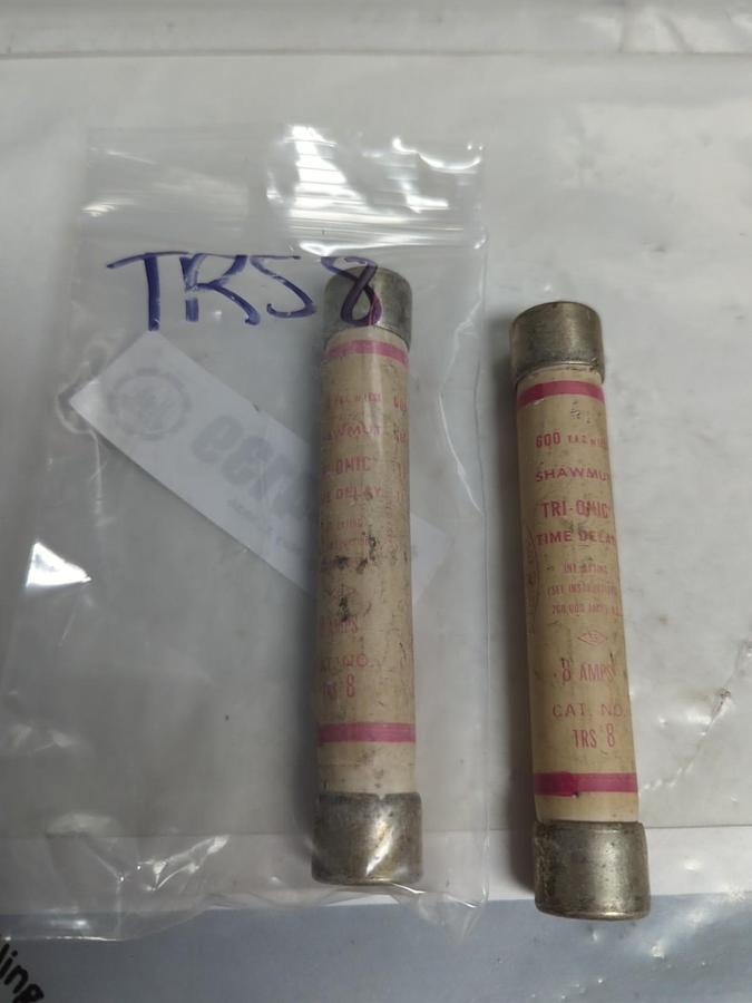 Used GOULD SHAWMUT,TRS8,TRI-ONIC 8 AMP FUSE LOT OF 2 PRE-OWNED