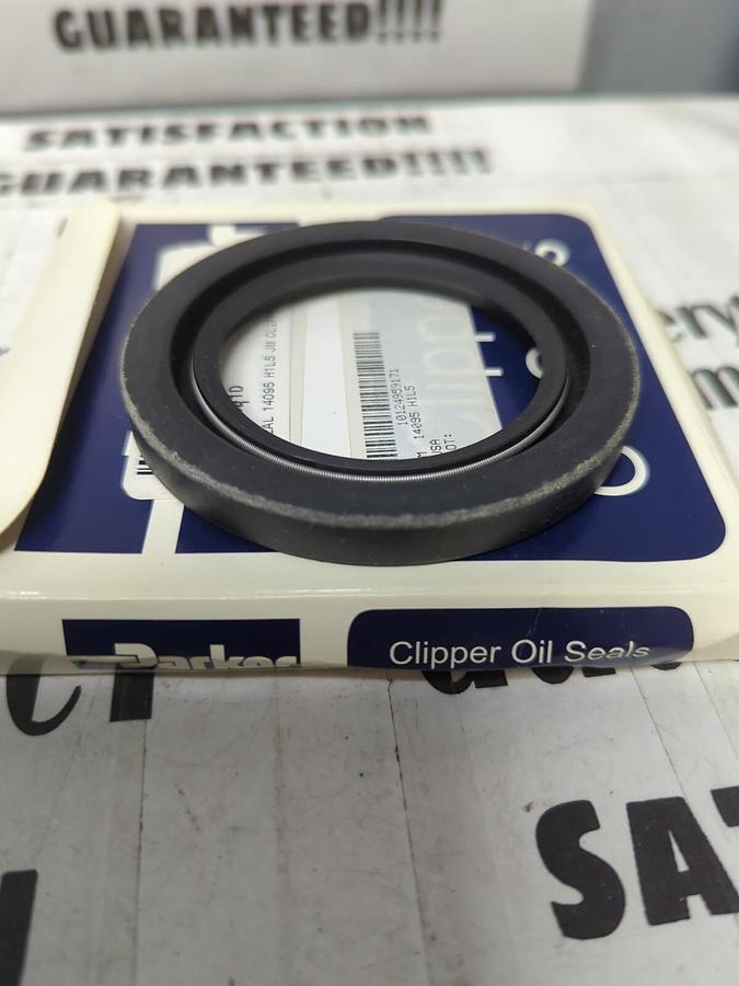 PARKER CLIPPER SEAL,14095 H1L5 3QTR12,OIL SEAL 2.25 NOS