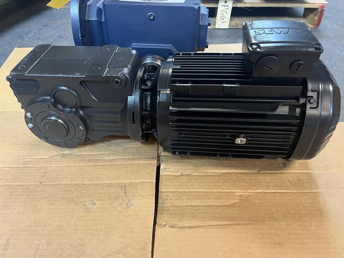 SEW EURODRIVE,KH47-DRN100L4,GEARMOTOR 13.65:1 2.2kW 1765RPM