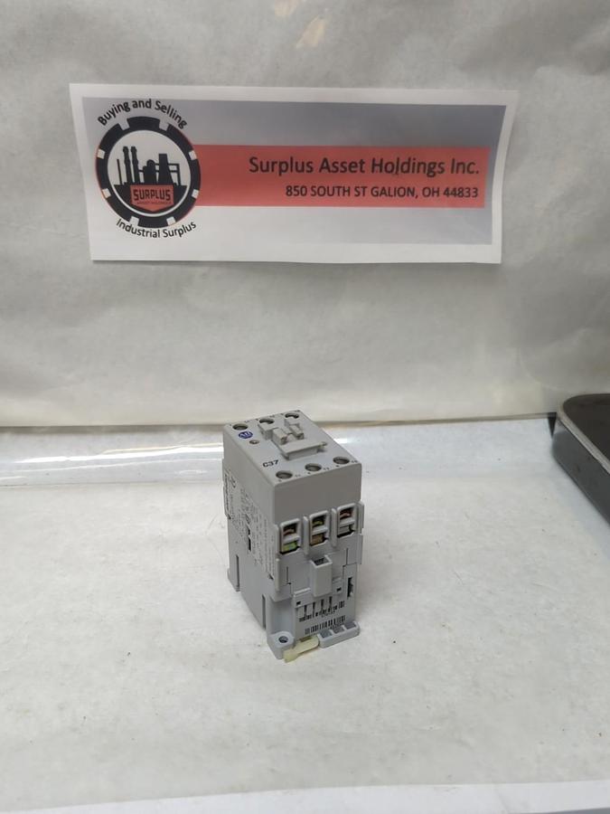 Used ALLEN BRADLEY,100-C37*00,CONTACTOR SERIES A 110/120VAC 50/60HZ PRE-OWNED