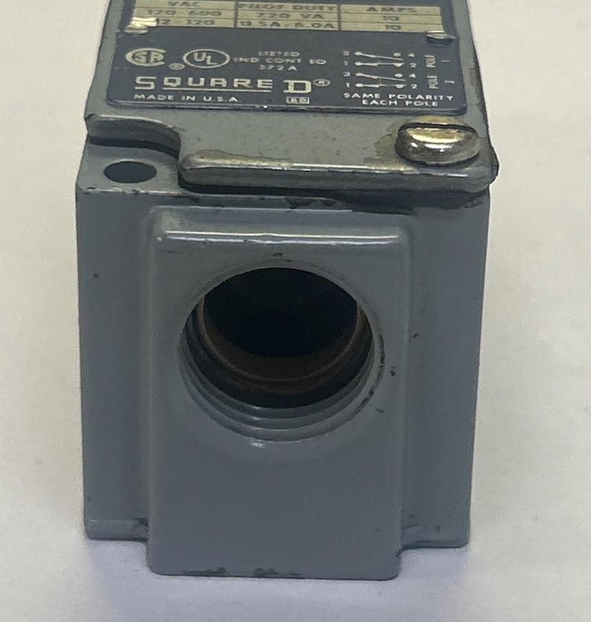 Used SQUARE D,9007B63A2,LIMIT SWITCH