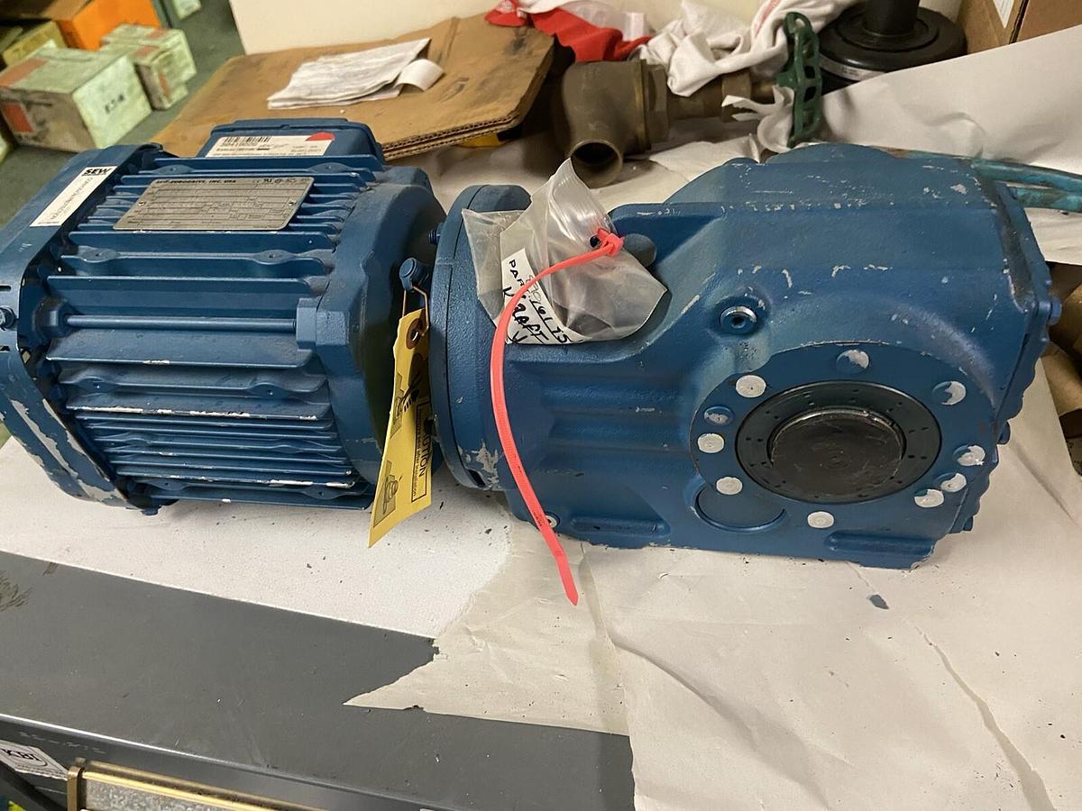 Sew Eurodrive,KA47TDRE90M4,1740/49RPM Ratio 35.39 1.5Hp