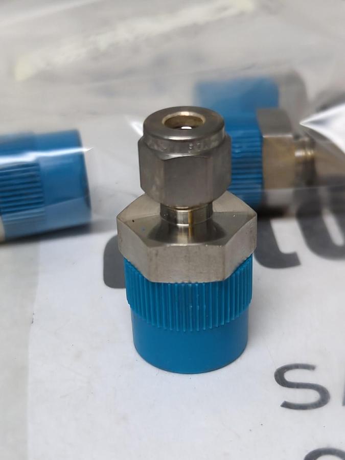 SWAGELOK,SS-400-1-8,MALE CONNECTOR 1/4TX1/2MNPT LOT OF 4 NOS