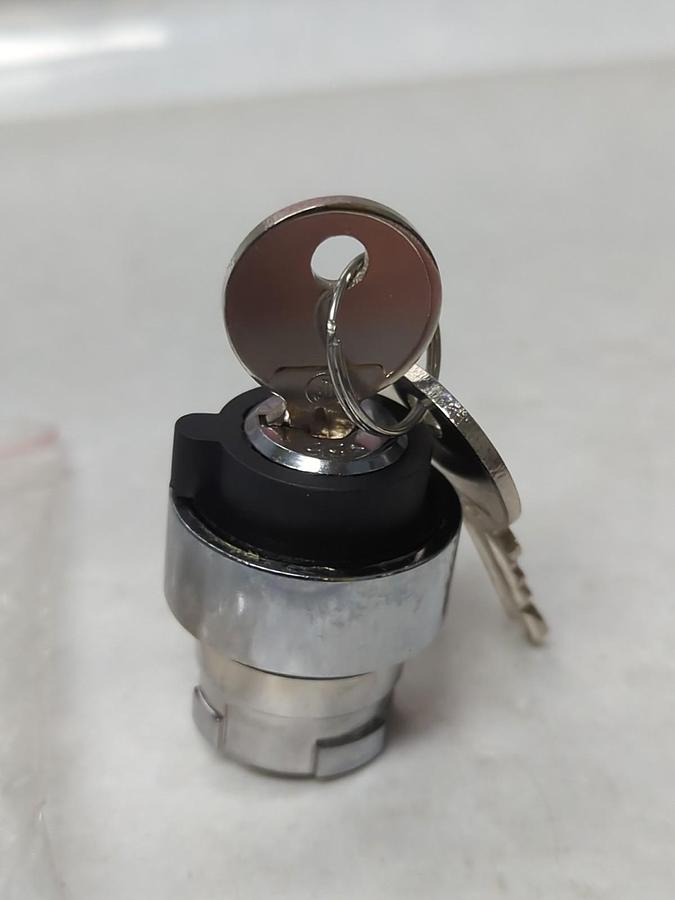 CERUS,CB2BG0,LOCKING OPERATING BUTTON HEAD WITH KEYS NOS