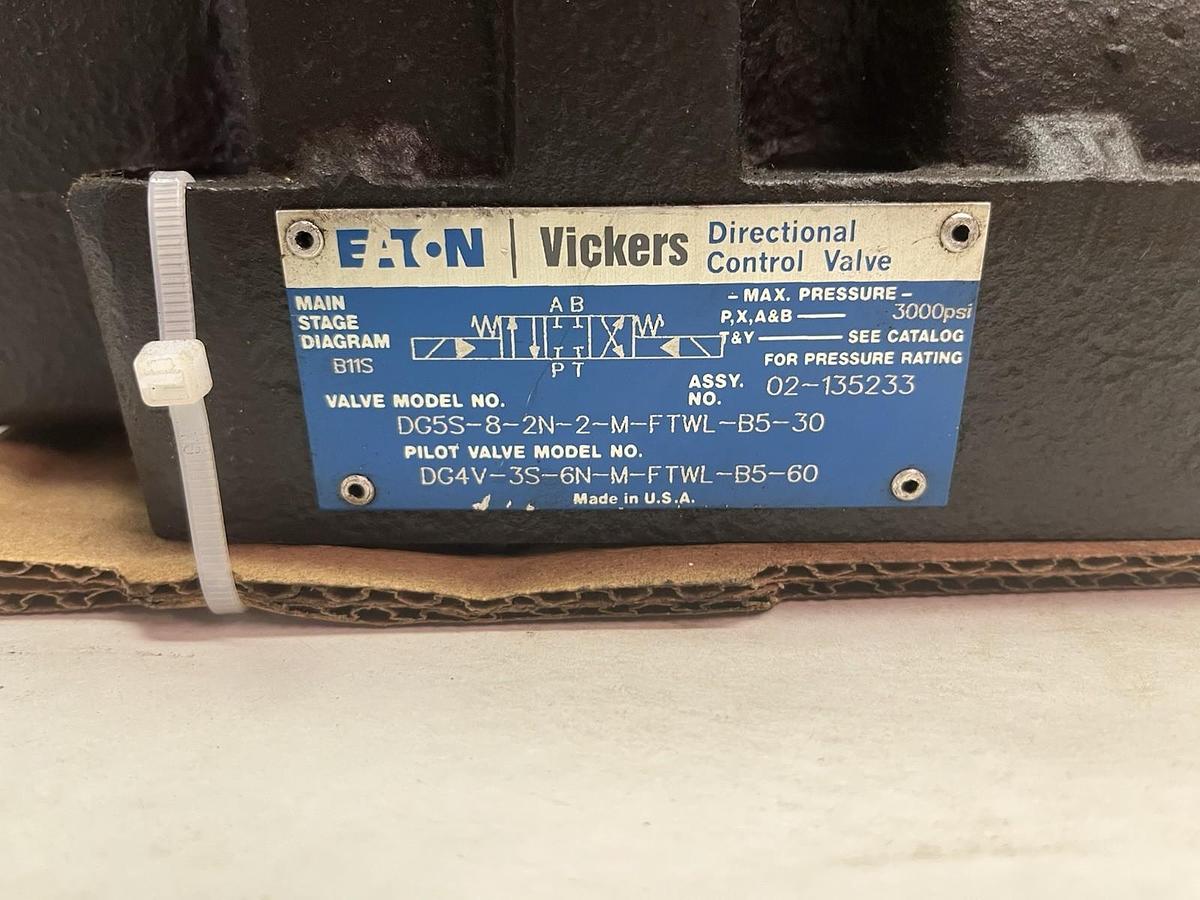 Used VICKERS,DG5S-8-2N-2-M-FTWL-B5-30,DIRECTIONAL VALVE DG4V-3S PILOT VALVE 120V