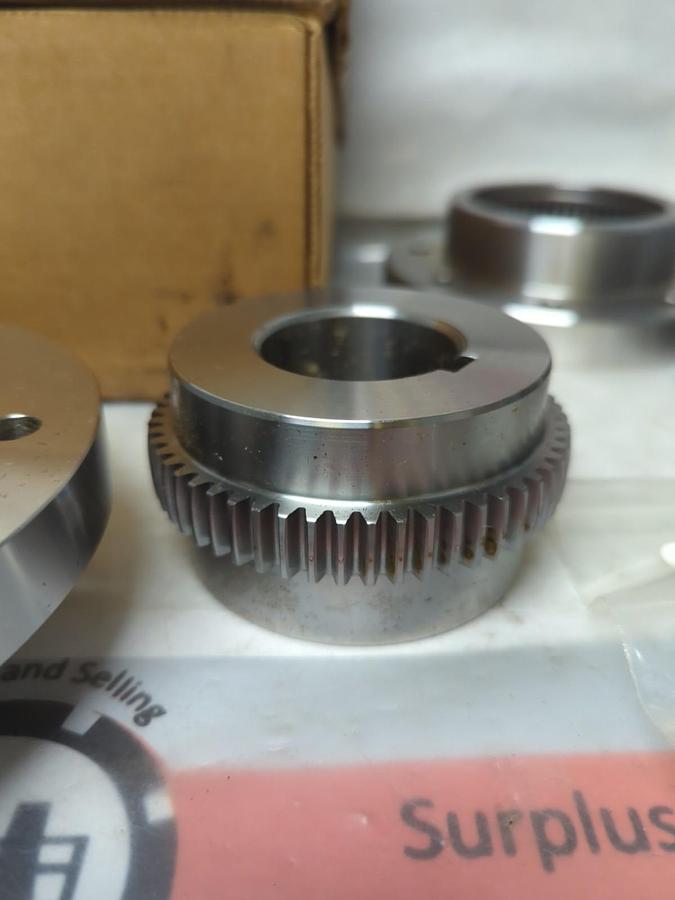 AMERIDRIVES,212581-016,COMPLETE COUPLING 3/8X3/16-3/8X3/16 NOS