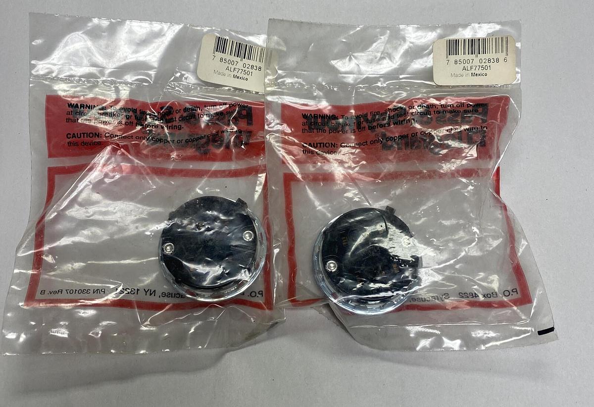 Used PASS & SEYMOUR,ALF77501,FLUORESCENT LAMPHOLDER LOT OF 2 NOS