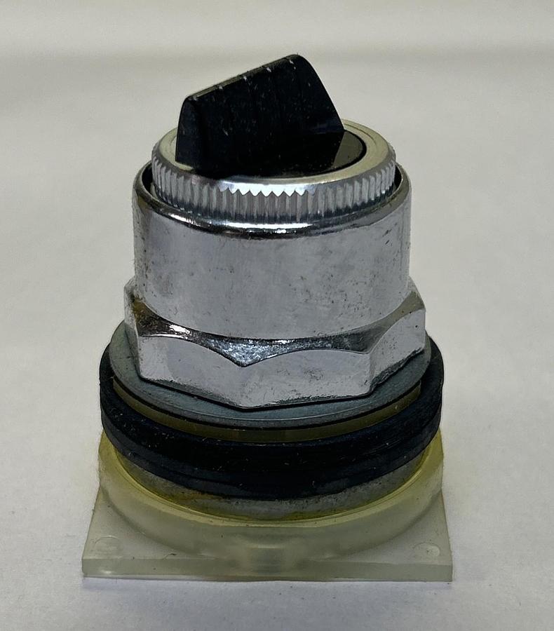 SQUARE D,9001KS11B,TWO POSITION MAINTAINED SELECTOR SWITCH NOS