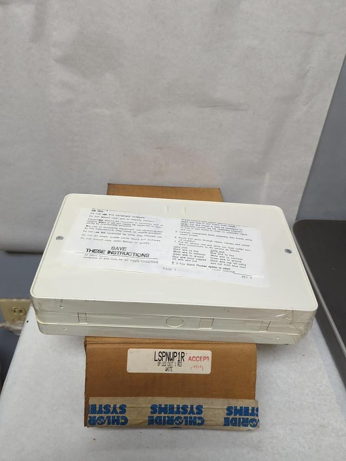 CHLORIDE SYSTEMSLSPNWP1R,SP LED EXIT 1 RED/WHITE PLASTIC EXIT SIGN NOS