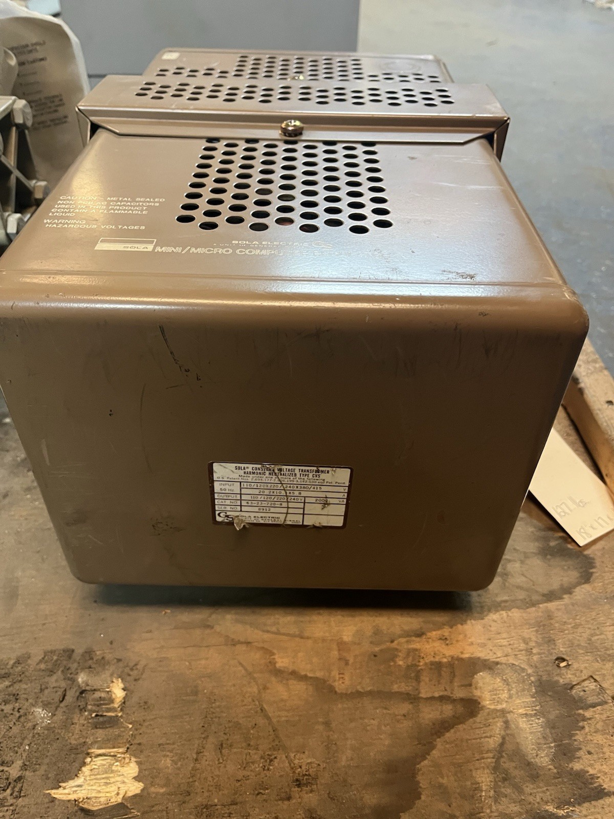 Used SOLA,63-23-720-8,CONSTANT VOLTAGE TRANSFORMER TYPE CVS