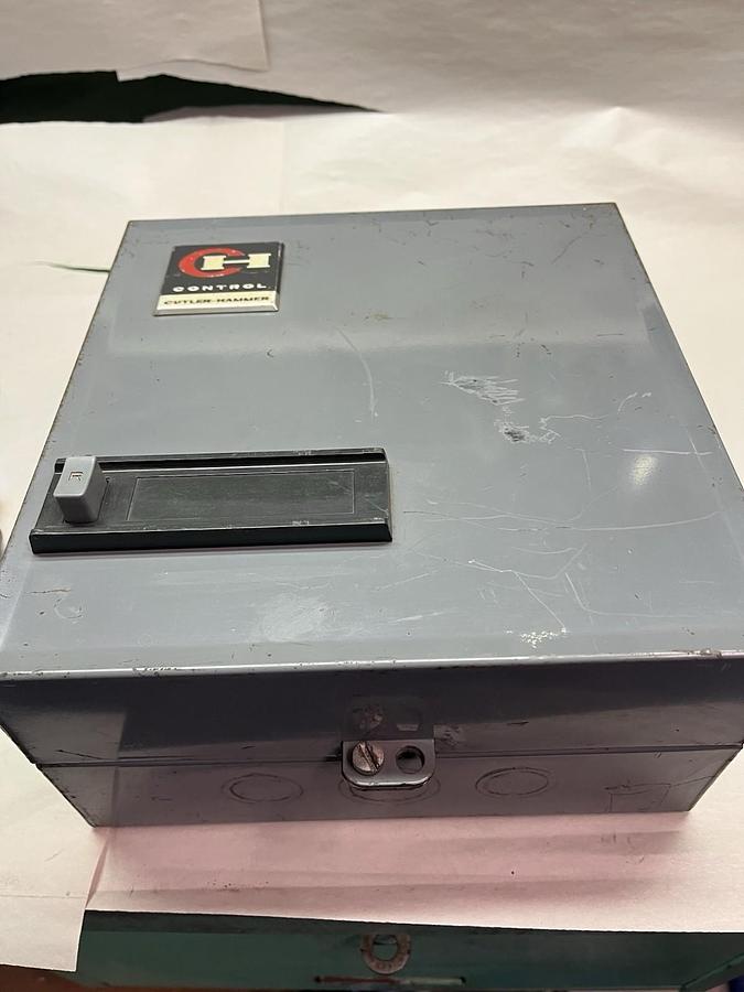 Used CUTLER HAMMER,A50BG0,REVERSING STARTER SIZE 0 W/ENCLOSURE
