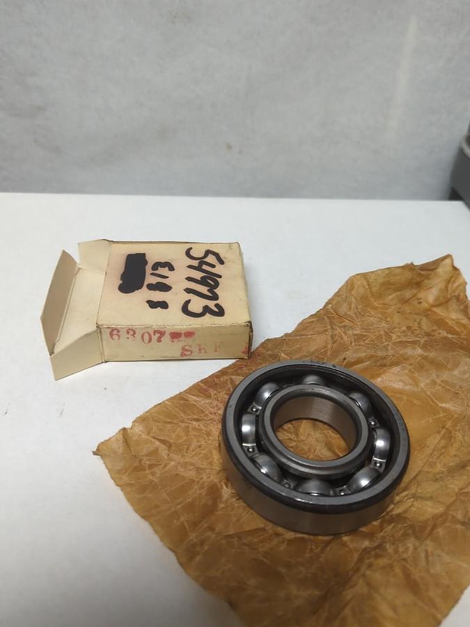 SKF,6307 2RS,DEEP GROOVE BALL BEARING NOS
