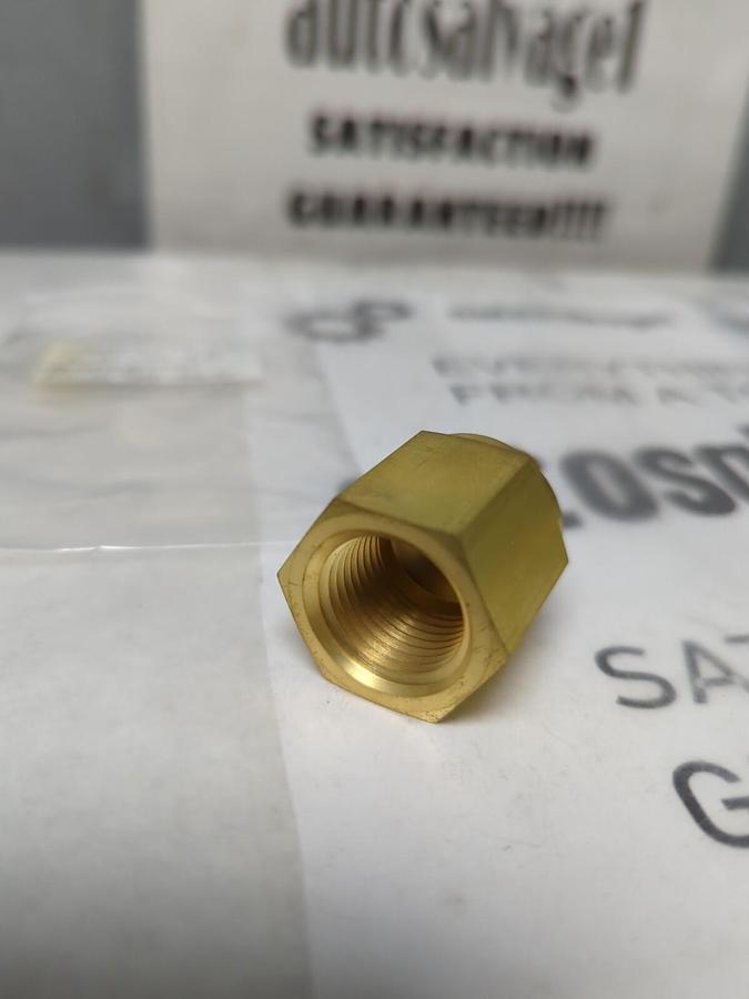 SWAGELOK,B-6-TA-7-8,3/8TA X 1/2FNPT FEMALE TUBE ADAPTER NOS