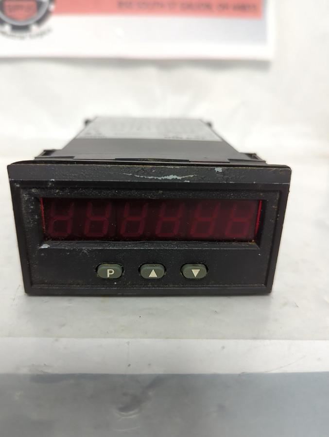Used RED LION CONTROLS,IM104162,DIGITAL PANEL METER/COUNTER 09082 PRE-OWNED