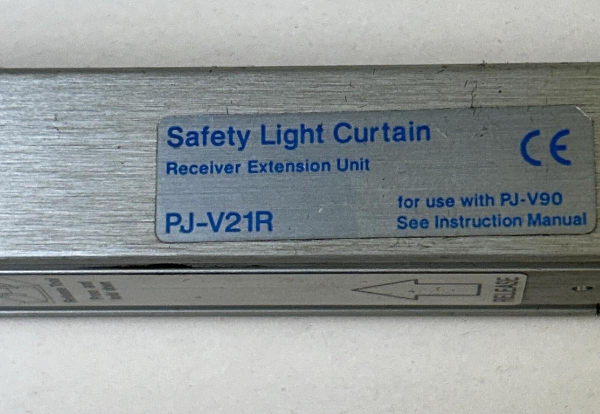 Used KEYENCE,PJ-V20R,LIGHT CURTAIN RECEIVER W/ PJ-V21R PJ-V22R EXTENSION UNITS