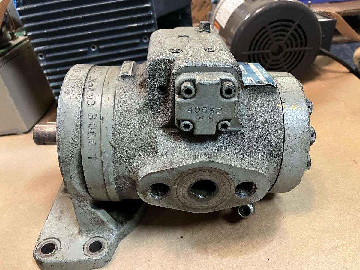 Used VICKERS,V2304-A4,HYDRAULIC VANE PUMP